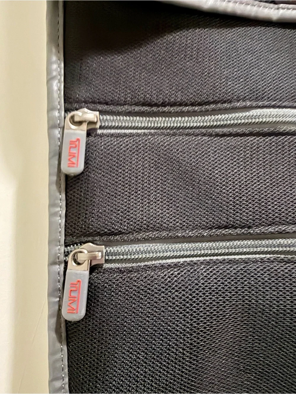 Tumi compact hanging